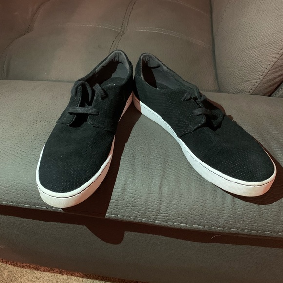 Women’s Sneakers - Picture 4 of 4